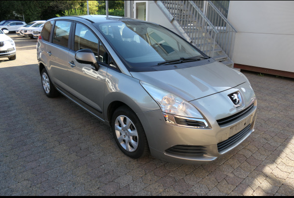 Voiture Peugeot 5008 (2013-165.686 km) - Voiture: photos 2 Voiture Peugeot 5008 (2013-165.686 km) - Voiture: photos 2
