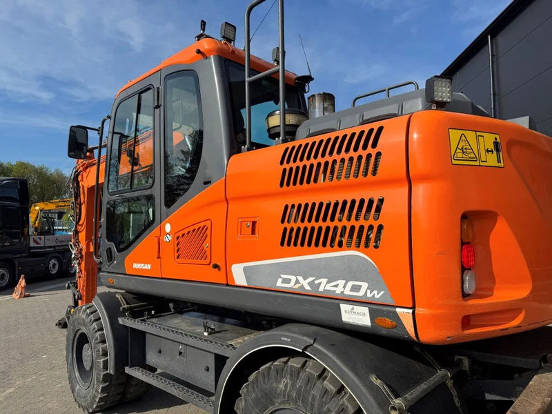 Doosan DX140-5 2018 - Pelle sur pneus: photos 4 Doosan DX140-5 2018 - Pelle sur pneus: photos 4