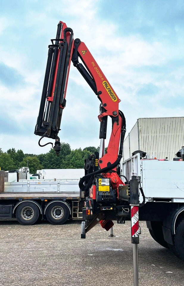 PALFINGER PK 20001 K C crane, year 2015, remote control, extra functions - Grue auxiliaire: photos 2 PALFINGER PK 20001 K C crane, year 2015, remote control, extra functions - Grue auxiliaire: photos 2