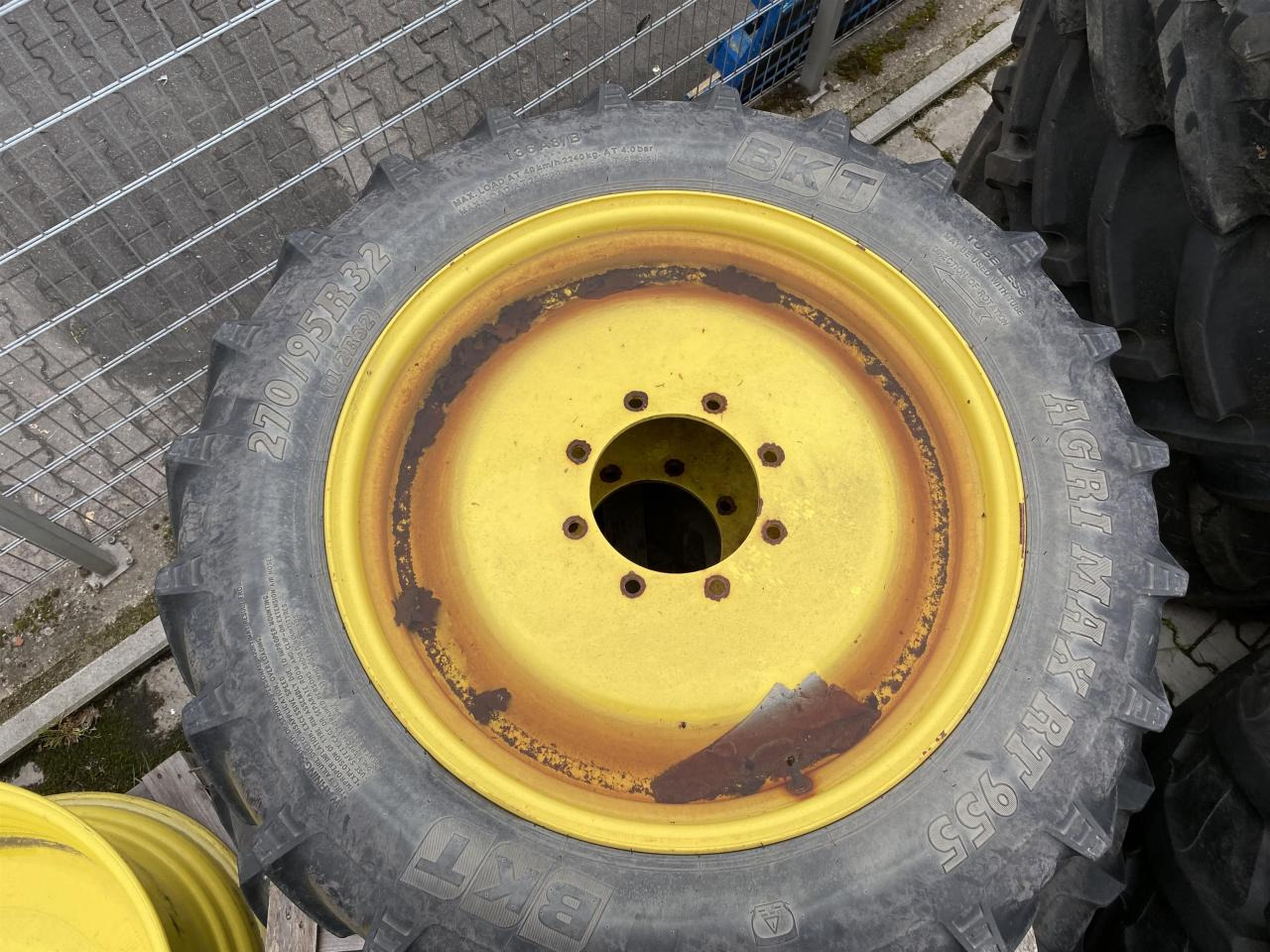 BKT 270/95R32 - Pneu pour Machine agricole: photos 2 BKT 270/95R32 - Pneu pour Machine agricole: photos 2