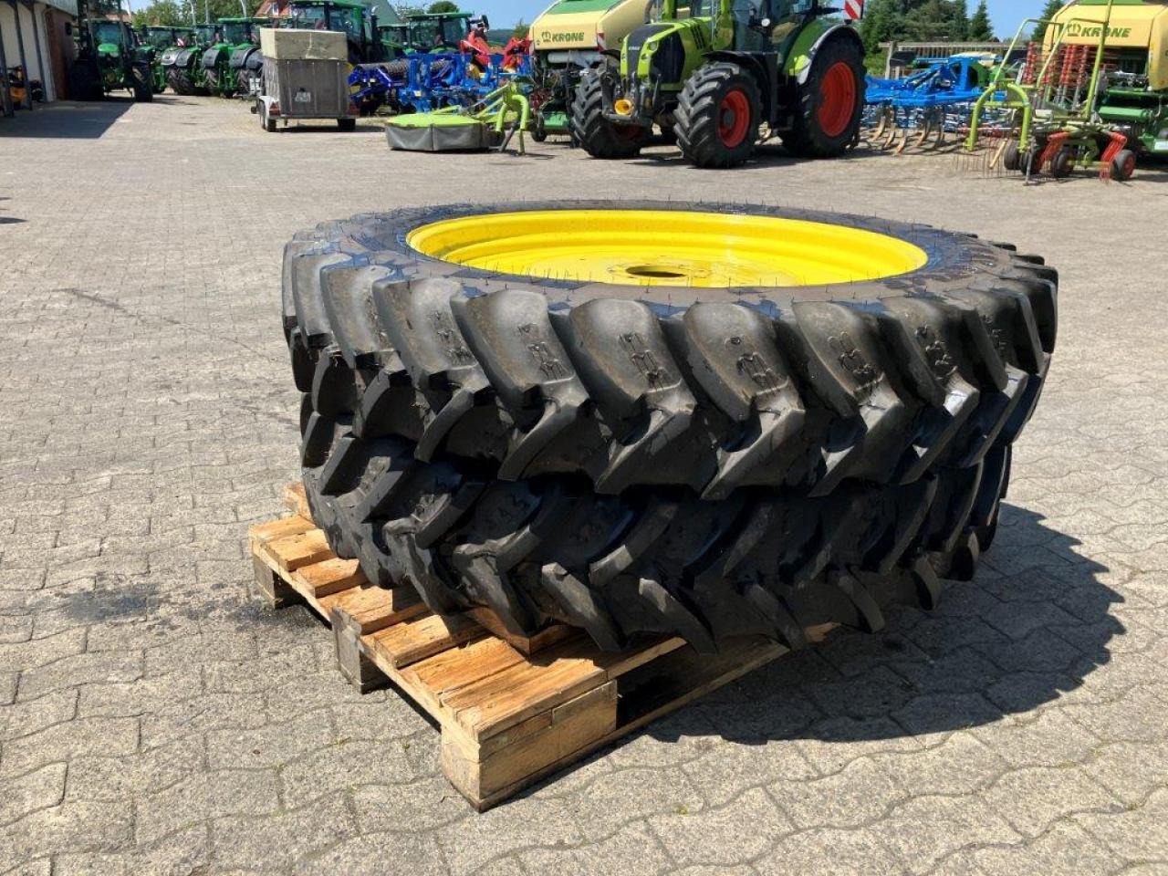 BKT 320/90R42 - Pneu pour Machine agricole: photos 2 BKT 320/90R42 - Pneu pour Machine agricole: photos 2