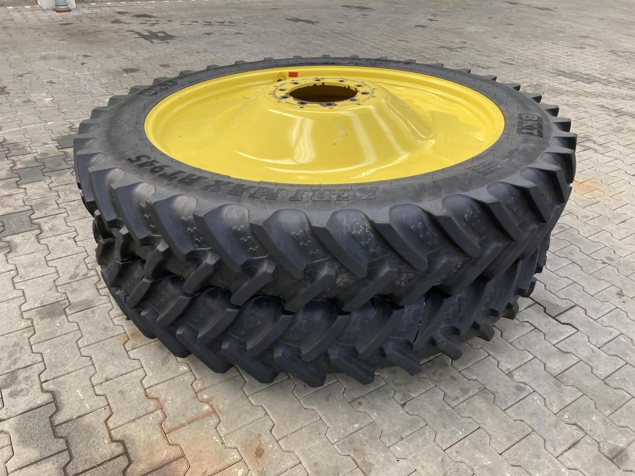 BKT 320/90R54 - Pneu pour Machine agricole: photos 1 BKT 320/90R54 - Pneu pour Machine agricole: photos 1