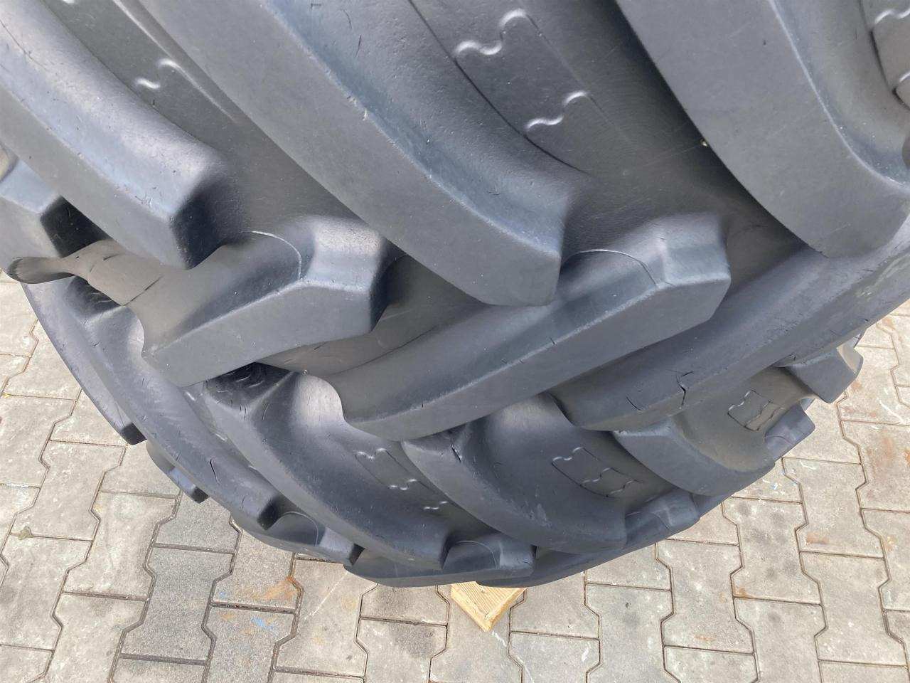 BKT 600/65R30 - Pneu pour Machine agricole: photos 3 BKT 600/65R30 - Pneu pour Machine agricole: photos 3