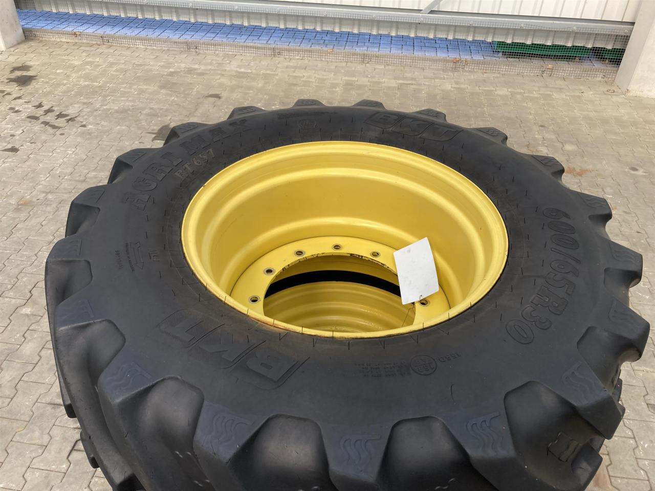 BKT 600/65R30 - Pneu pour Machine agricole: photos 2 BKT 600/65R30 - Pneu pour Machine agricole: photos 2