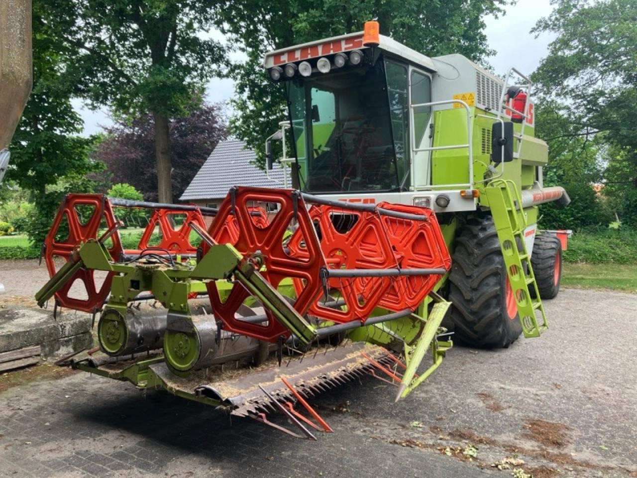 CLAAS Dominator 218 Mega - Moissonneuse-batteuse: photos 1 CLAAS Dominator 218 Mega - Moissonneuse-batteuse: photos 1