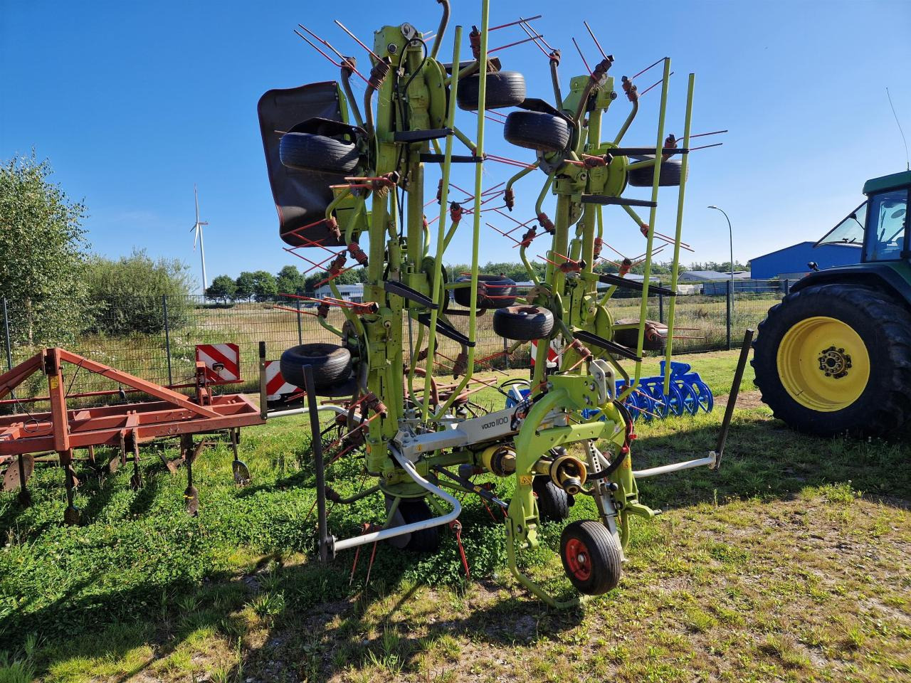 CLAAS Volto 1100 - Faneuse: photos 1 CLAAS Volto 1100 - Faneuse: photos 1