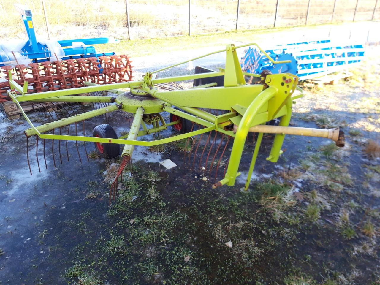 CLAAS WS 320 S - Faneuse: photos 1 CLAAS WS 320 S - Faneuse: photos 1