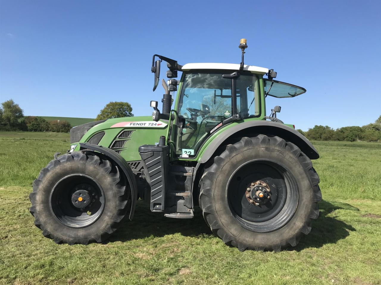 Fendt 724 Vario - Tracteur agricole: photos 1 Fendt 724 Vario - Tracteur agricole: photos 1