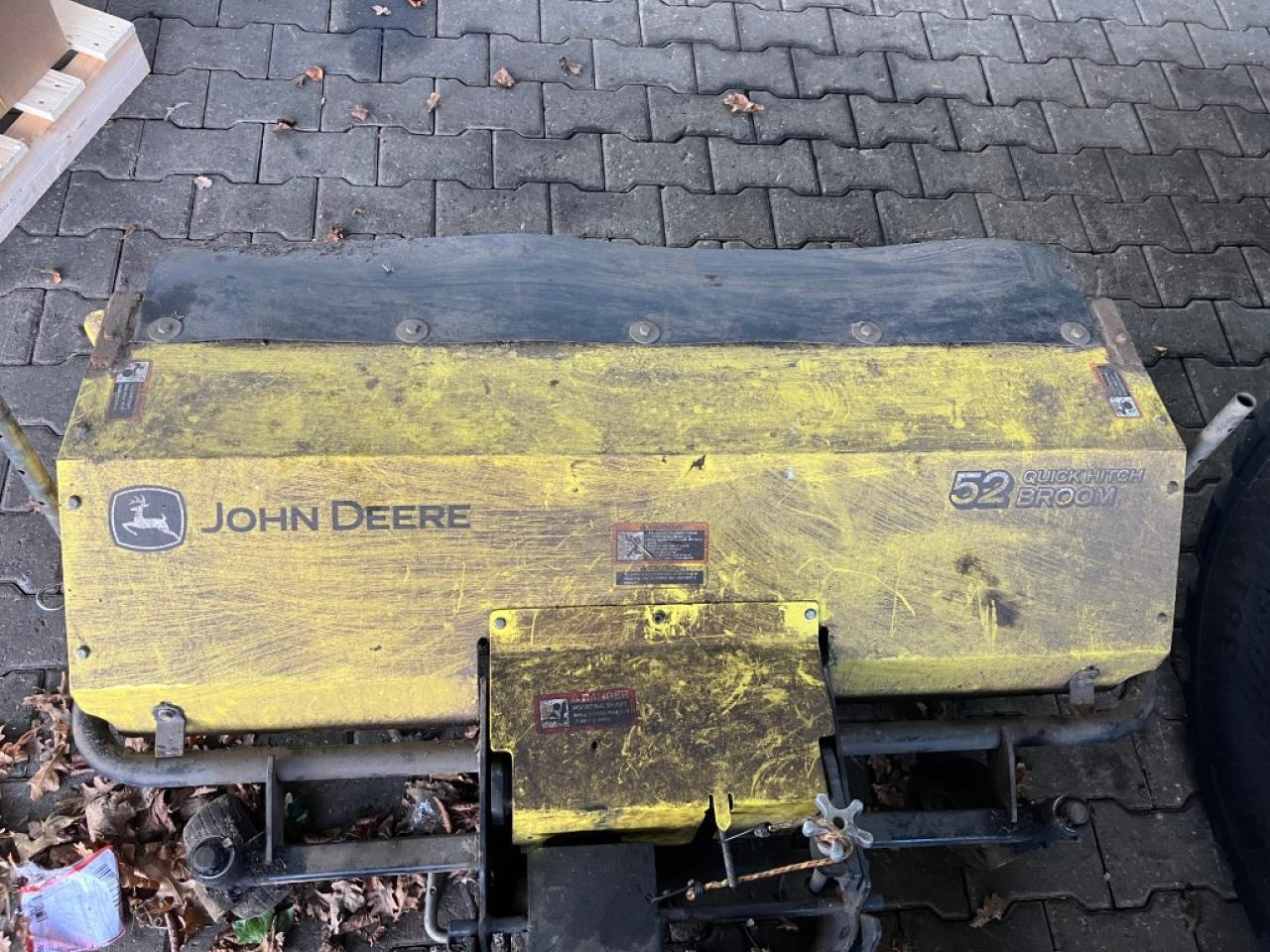 John Deere 52 inch Broom - Brosse: photos 2 John Deere 52 inch Broom - Brosse: photos 2