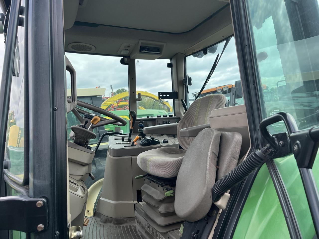 John Deere 6630 Standard Plus - Tracteur agricole: photos 3 John Deere 6630 Standard Plus - Tracteur agricole: photos 3
