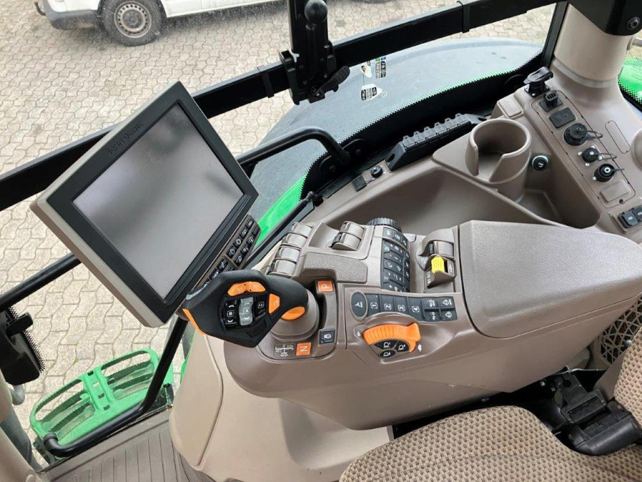 Tracteur agricole John Deere 6R 215: photos 9 Tracteur agricole John Deere 6R 215: photos 9