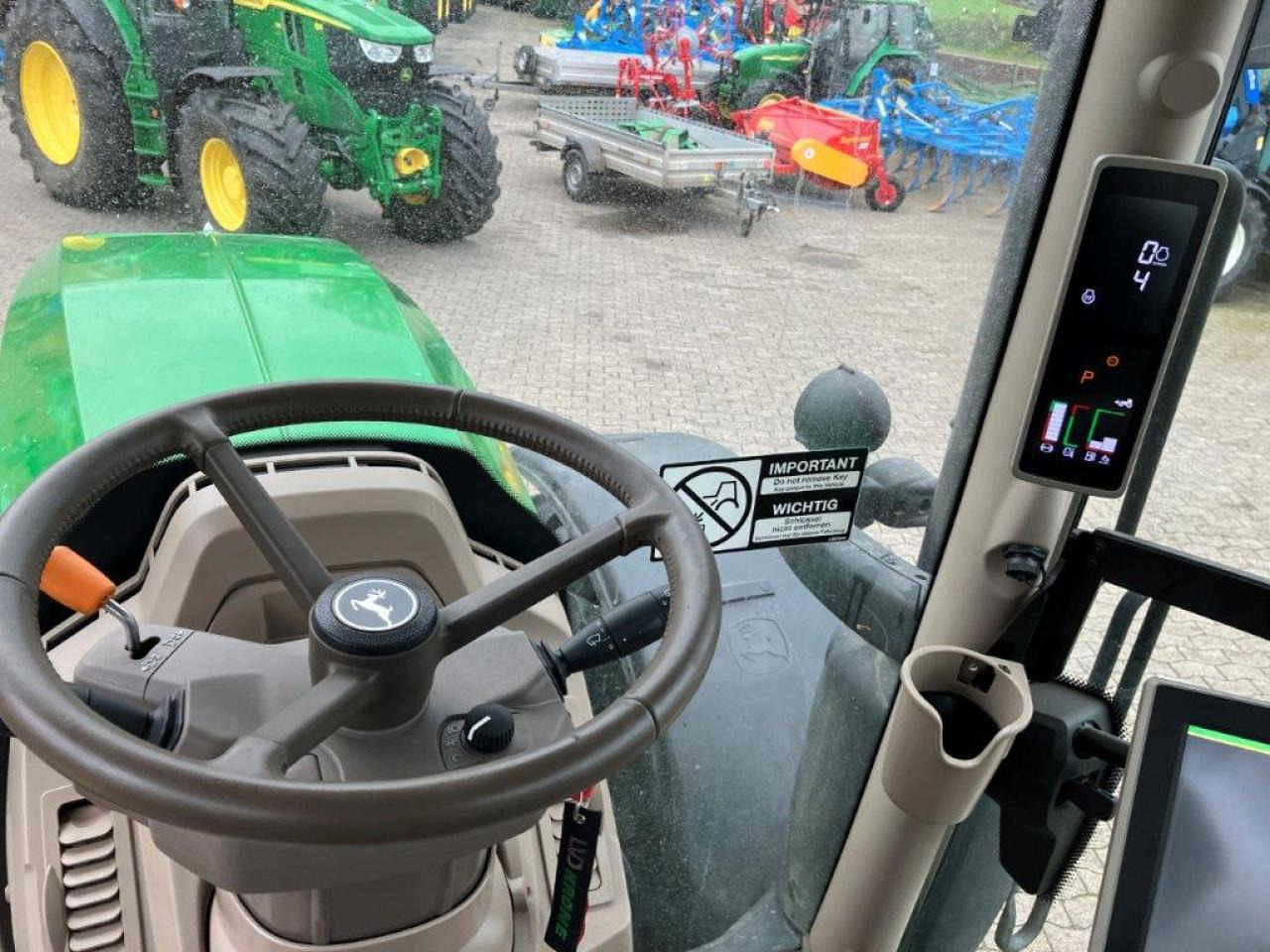 Tracteur agricole John Deere 6R 215: photos 11 Tracteur agricole John Deere 6R 215: photos 11