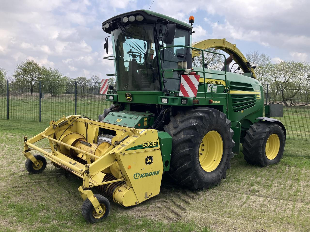 John Deere 7380 - Ensileuse: photos 1 John Deere 7380 - Ensileuse: photos 1