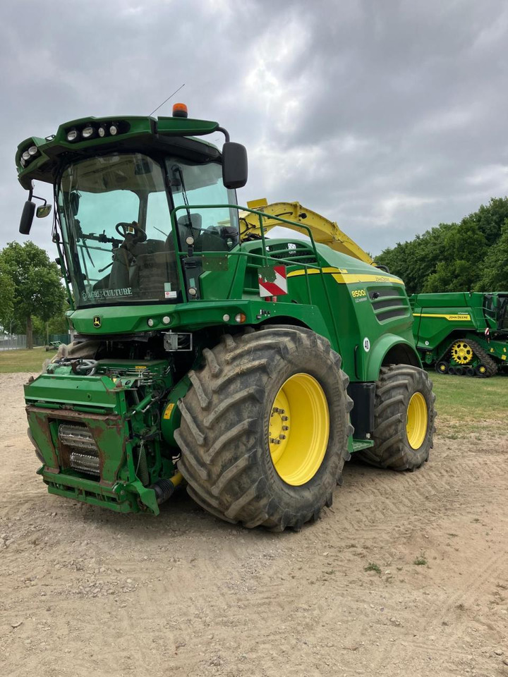 John Deere 8500 - Ensileuse: photos 1 John Deere 8500 - Ensileuse: photos 1