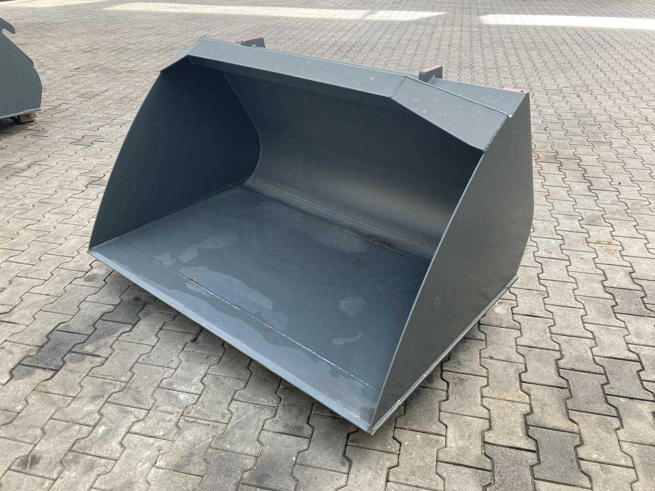 Kramer 1600 mm - Godet: photos 2 Kramer 1600 mm - Godet: photos 2