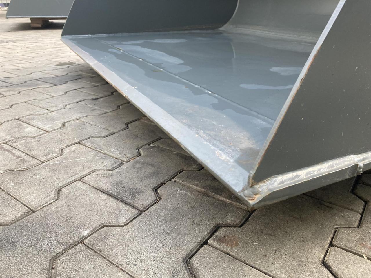 Kramer 1600 mm - Godet: photos 3 Kramer 1600 mm - Godet: photos 3