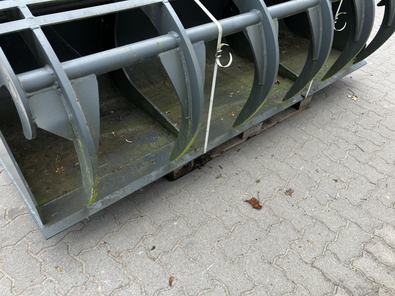 Kramer 2400 mm - Godet: photos 2 Kramer 2400 mm - Godet: photos 2