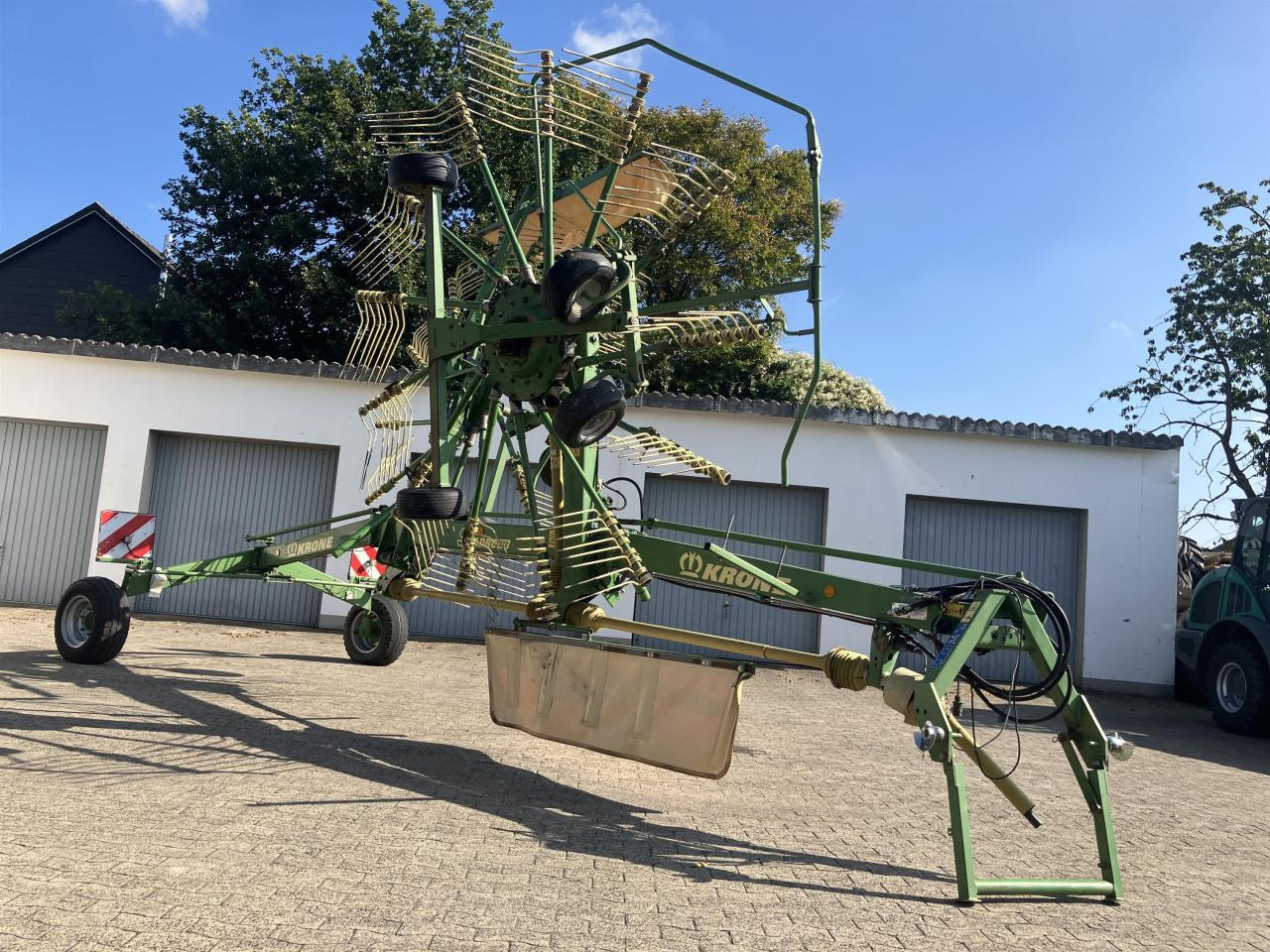 Krone SWADRO 810 - Faneuse: photos 1 Krone SWADRO 810 - Faneuse: photos 1