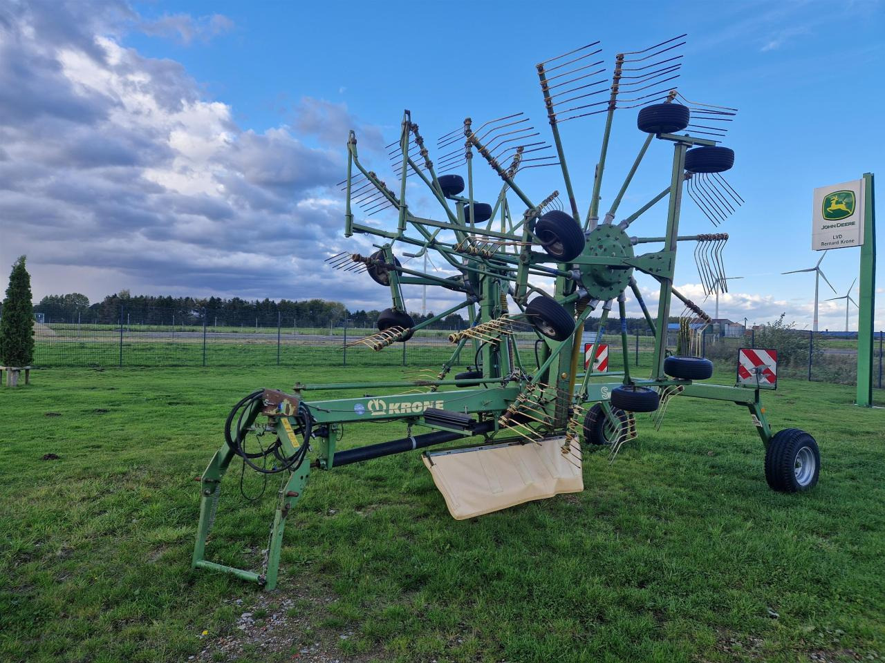 Krone Swadro 900 - Faneuse: photos 1 Krone Swadro 900 - Faneuse: photos 1