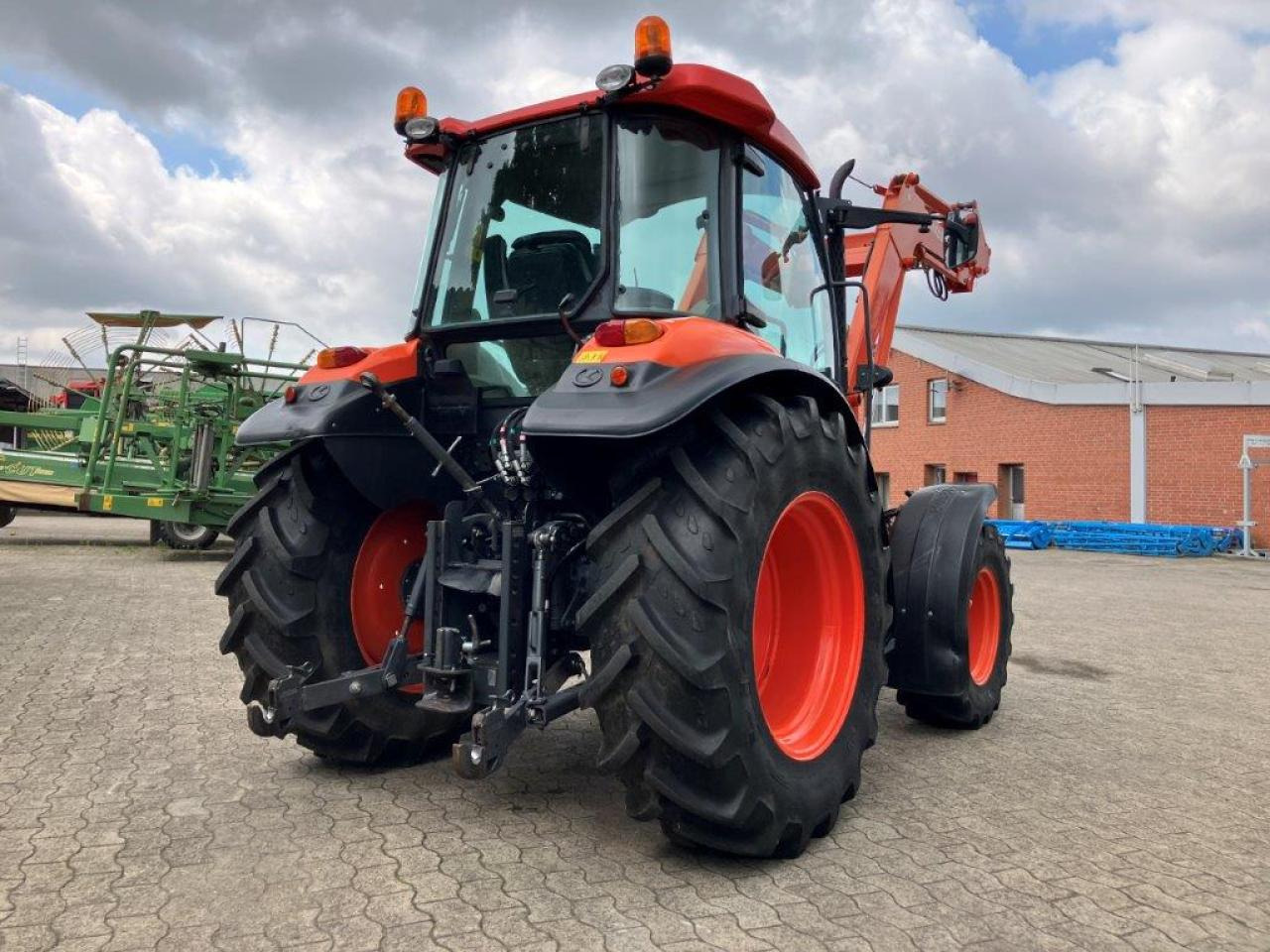 Kubota 7040 Hydro-Shift - Tracteur agricole: photos 5 Kubota 7040 Hydro-Shift - Tracteur agricole: photos 5