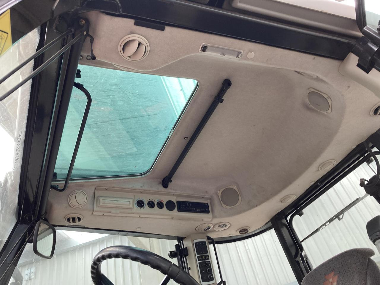 Massey Ferguson 5611 Dyna 4 - Tracteur agricole: photos 5 Massey Ferguson 5611 Dyna 4 - Tracteur agricole: photos 5