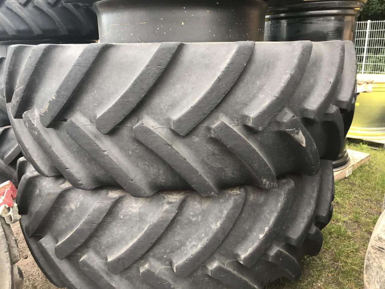 Mitas 680/80R42 - Pneu pour Machine agricole: photos 1 Mitas 680/80R42 - Pneu pour Machine agricole: photos 1
