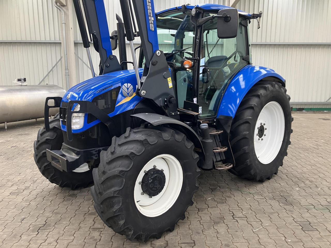 New Holland T 5.105 - Tracteur agricole: photos 2 New Holland T 5.105 - Tracteur agricole: photos 2