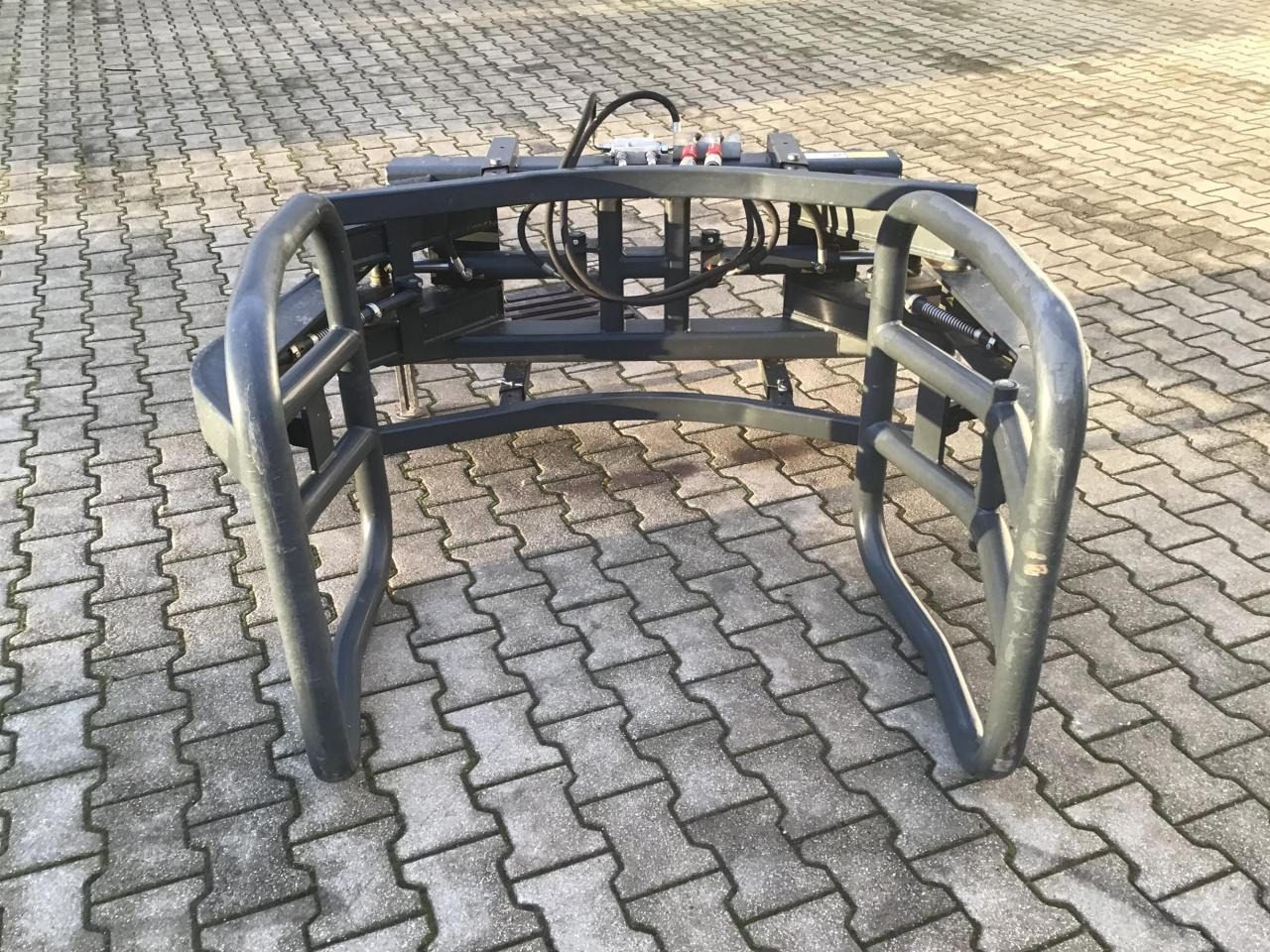 Saphir Folienballenzange FBZ - Chargeur frontal pour tracteur: photos 1 Saphir Folienballenzange FBZ - Chargeur frontal pour tracteur: photos 1