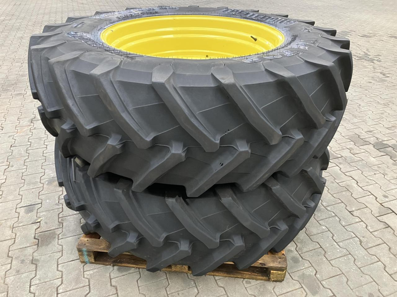 Trelleborg 520/70R38 - Pneu pour Machine agricole: photos 3 Trelleborg 520/70R38 - Pneu pour Machine agricole: photos 3