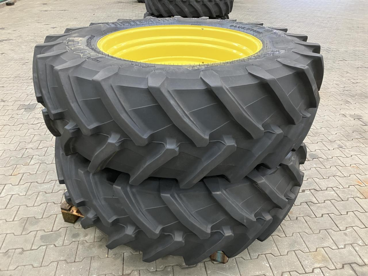 Trelleborg 520/70R38 - Pneu pour Machine agricole: photos 2 Trelleborg 520/70R38 - Pneu pour Machine agricole: photos 2