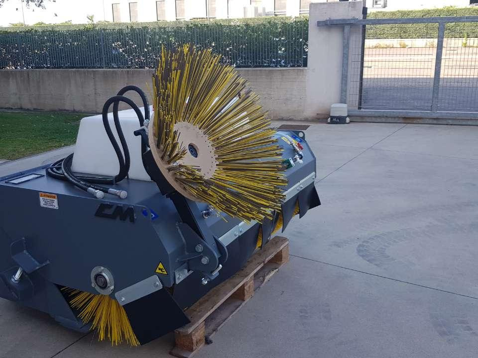 CM Crusher CBS 175 HD Sweeping Bucket - Brosse pour Mini chargeuse: photos 3 CM Crusher CBS 175 HD Sweeping Bucket - Brosse pour Mini chargeuse: photos 3