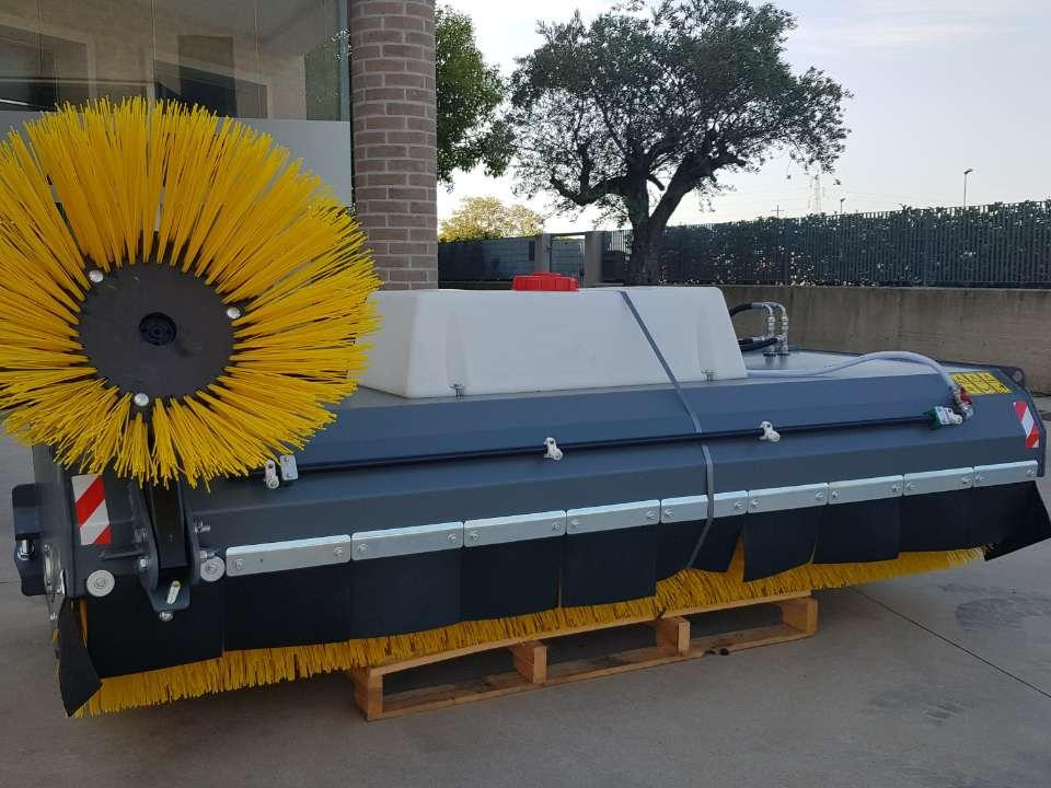 CM Crusher CBS 225 Sweeping Bucket - Brosse pour Mini chargeuse: photos 2 CM Crusher CBS 225 Sweeping Bucket - Brosse pour Mini chargeuse: photos 2