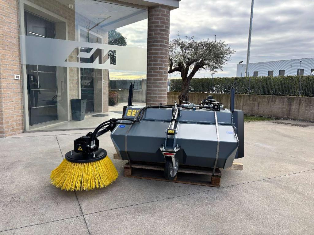 CM Crusher CSI 125 Sweeping Bucket - Brosse pour Mini chargeuse: photos 4 CM Crusher CSI 125 Sweeping Bucket - Brosse pour Mini chargeuse: photos 4