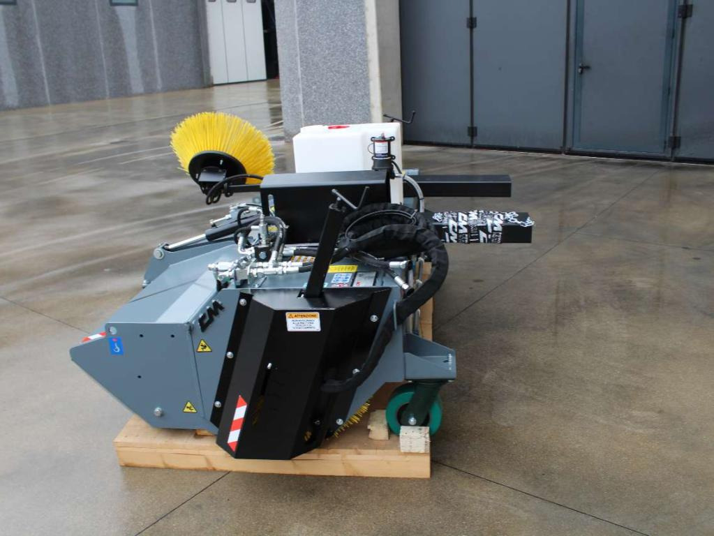 CM Crusher CSI 200 Sweeping Bucket - Brosse pour Mini chargeuse: photos 3 CM Crusher CSI 200 Sweeping Bucket - Brosse pour Mini chargeuse: photos 3