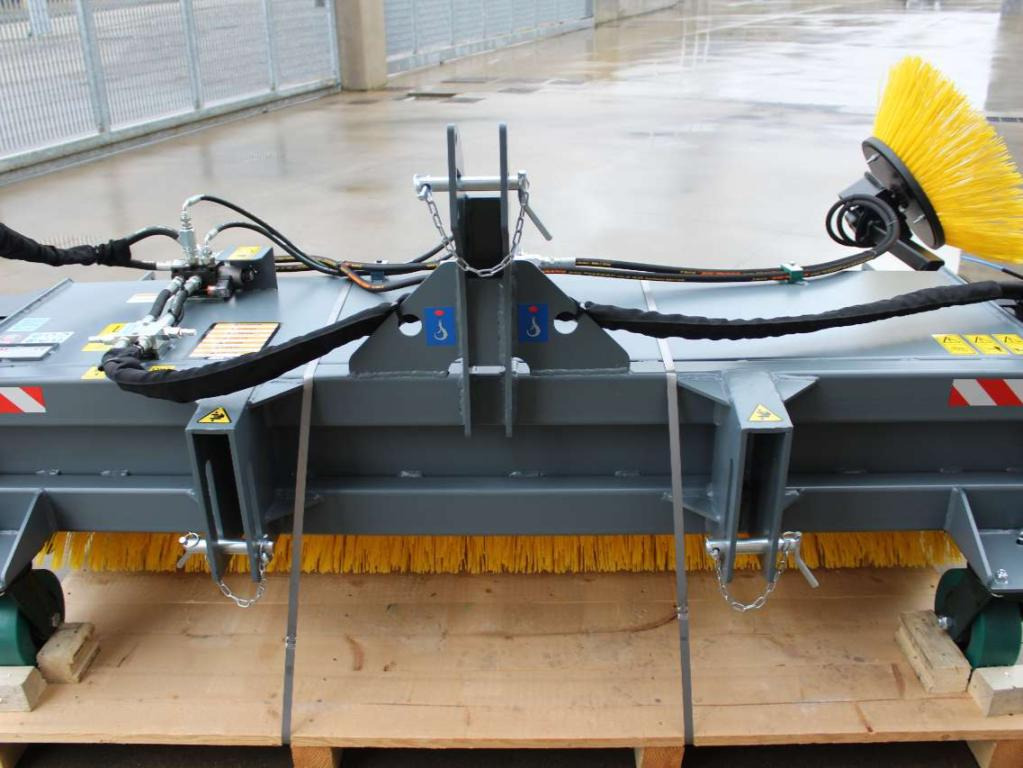 CM Crusher CSI 200 Sweeping Bucket - Brosse pour Tracteur agricole: photos 2 CM Crusher CSI 200 Sweeping Bucket - Brosse pour Tracteur agricole: photos 2