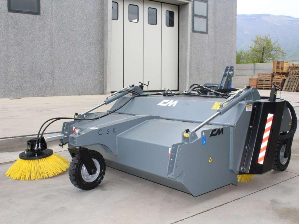 CM Crusher CSK 200 Sweeping Bucket - Brosse pour Mini chargeuse: photos 1 CM Crusher CSK 200 Sweeping Bucket - Brosse pour Mini chargeuse: photos 1