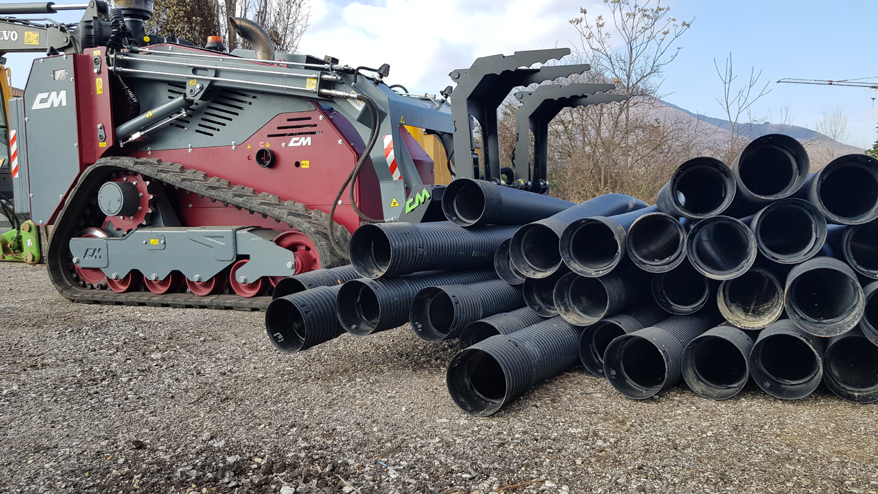 Mini chargeuse CM Crusher Multisikid RC: photos 8 Mini chargeuse CM Crusher Multisikid RC: photos 8