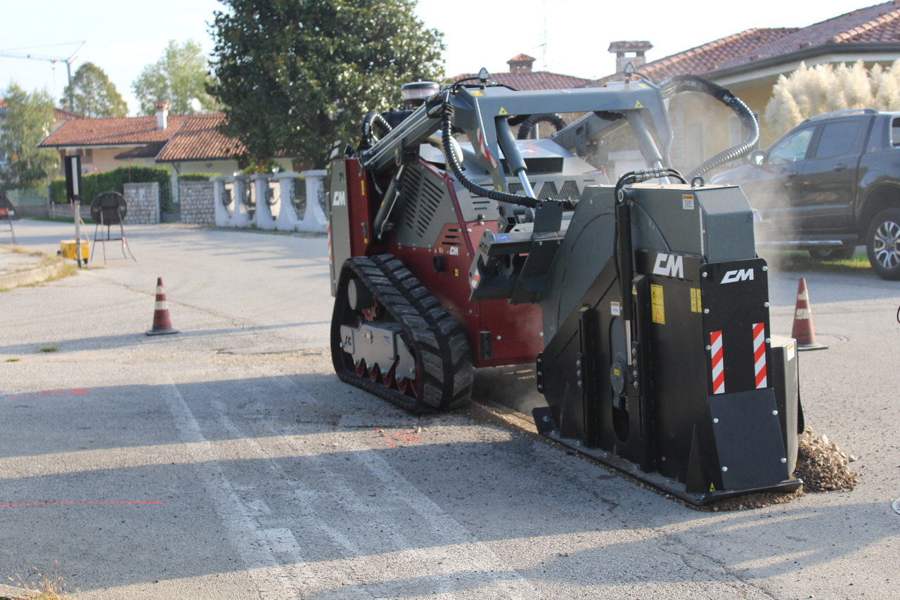 Mini chargeuse CM Crusher Multisikid RC: photos 13 Mini chargeuse CM Crusher Multisikid RC: photos 13