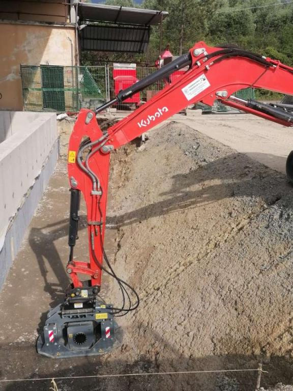 CM Crusher PV 45.80 Vibrating Plate - Plaque vibrante: photos 1 CM Crusher PV 45.80 Vibrating Plate - Plaque vibrante: photos 1