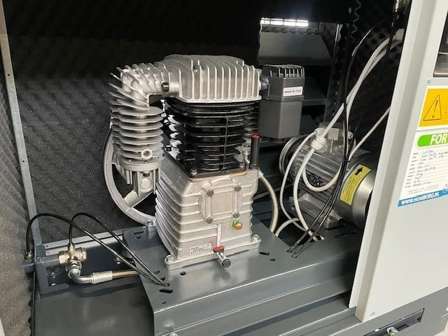 Contimac Contimac Silent 705/270 zuigercompressor, 5,5 PK, 650 L/min. 10 Bar - Compresseur d'air: photos 5 Contimac Contimac Silent 705/270 zuigercompressor, 5,5 PK, 650 L/min. 10 Bar - Compresseur d'air: photos 5