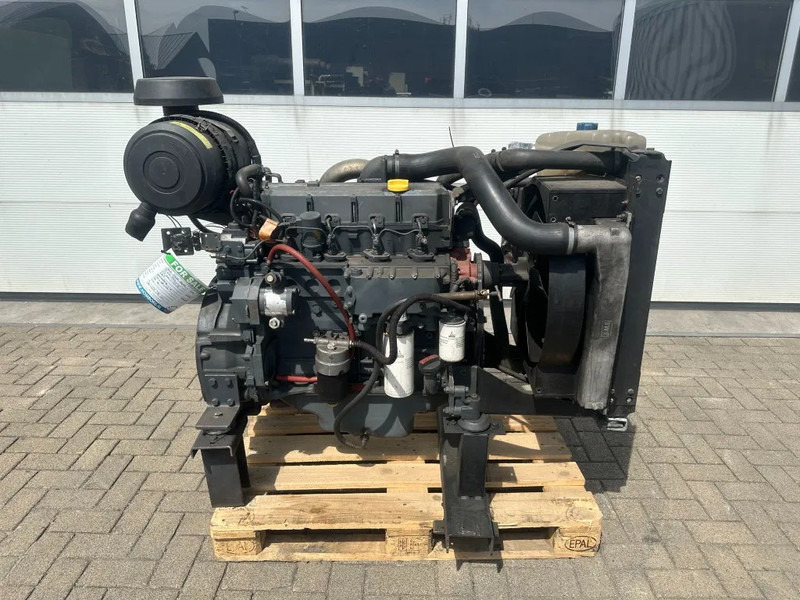 Deutz BF4M 1013 Diesel Engine 4 cylinder 102 kW / 137 HP - Moteur pour Matériel de manutention: photos 1 Deutz BF4M 1013 Diesel Engine 4 cylinder 102 kW / 137 HP - Moteur pour Matériel de manutention: photos 1