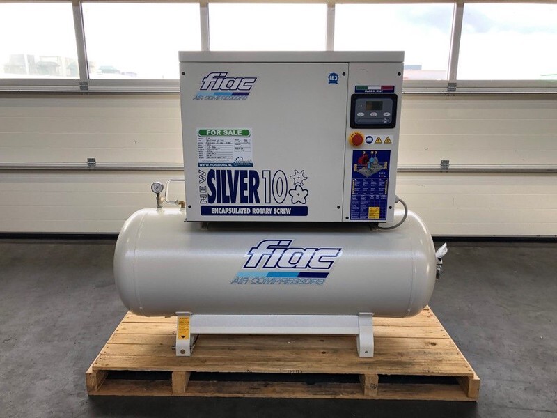 Fiac New Silver 10 / 300 Silent 7.5 kW 860 L / min 10 bar Elektrische Schroefcompressor met ketel - Compresseur d'air: photos 2 Fiac New Silver 10 / 300 Silent 7.5 kW 860 L / min 10 bar Elektrische Schroefcompressor met ketel - Compresseur d'air: photos 2