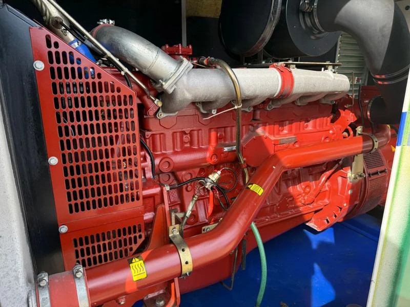 Iveco 8210 SRI 25.01 Mecc Alte Spa 280 kVA Silent generatorset - Groupe électrogène: photos 2 Iveco 8210 SRI 25.01 Mecc Alte Spa 280 kVA Silent generatorset - Groupe électrogène: photos 2