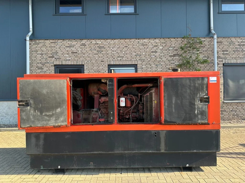 Iveco 8361 SRI 26.07 Mecc Alte Spa 210 kVA Silent generatorset - Groupe électrogène: photos 4 Iveco 8361 SRI 26.07 Mecc Alte Spa 210 kVA Silent generatorset - Groupe électrogène: photos 4