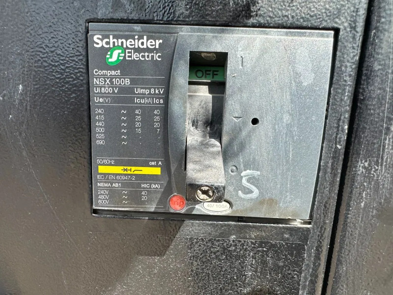 Groupe électrogène Iveco FPT F32 AM1A Leroy Somer 32 kVA Silent generatorset 39 hours !: photos 11 Groupe électrogène Iveco FPT F32 AM1A Leroy Somer 32 kVA Silent generatorset 39 hours !: photos 11