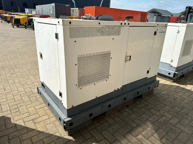 Groupe électrogène Iveco FPT F32 AM1A Leroy Somer 32 kVA Silent generatorset 39 hours !: photos 12 Groupe électrogène Iveco FPT F32 AM1A Leroy Somer 32 kVA Silent generatorset 39 hours !: photos 12