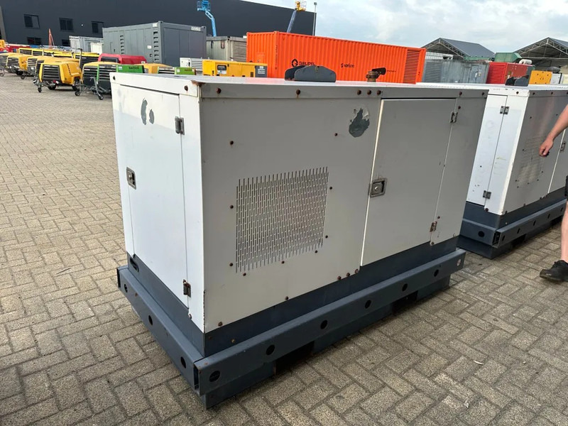 Groupe électrogène Iveco FPT F32 AM1A Leroy Somer 32 kVA silent generatorset 29 hours !: photos 12