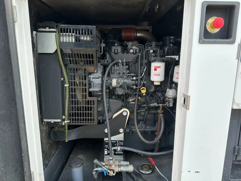 Groupe électrogène Iveco FPT F32 AM1A Leroy Somer 32 kVA silent generatorset 29 hours !: photos 6