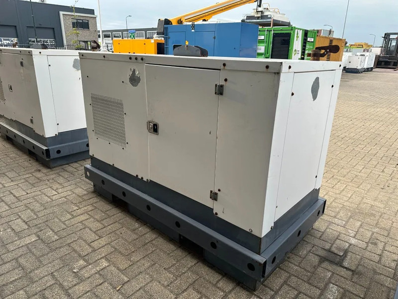 Groupe électrogène Iveco FPT F32 AM1A Leroy Somer 32 kVA silent generatorset 29 hours !: photos 17