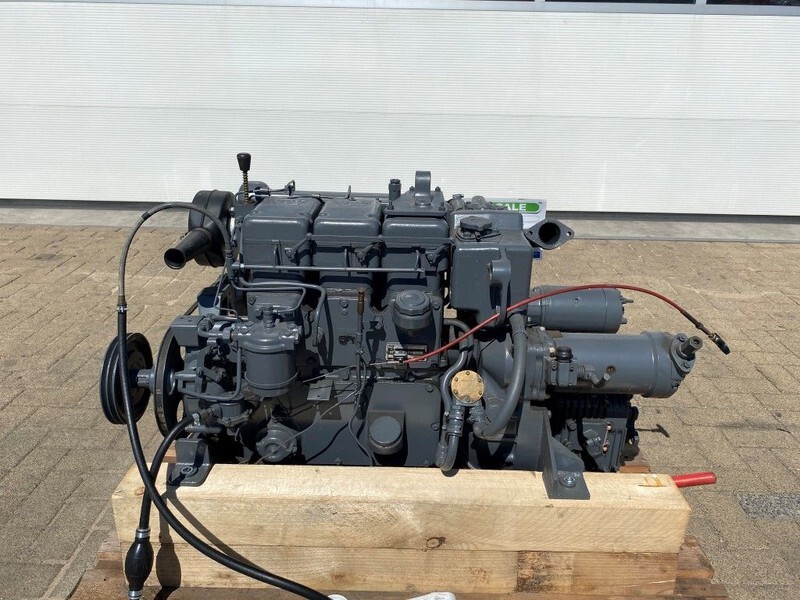 Lister STW 3 35 PK Marine diesel motor met keerkoppeling - Moteur: photos 2 Lister STW 3 35 PK Marine diesel motor met keerkoppeling - Moteur: photos 2